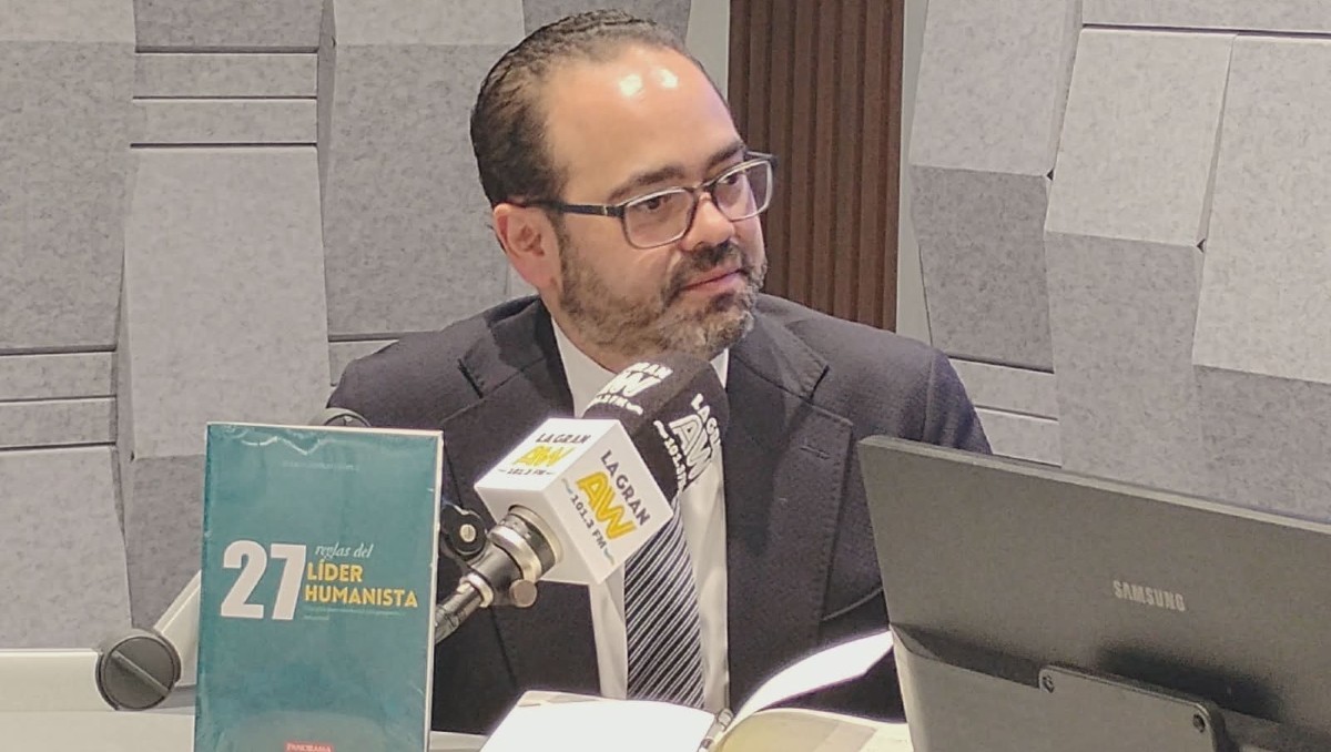Julio Castillo presentó su libro "27 reglas del líder humanista". Foto: