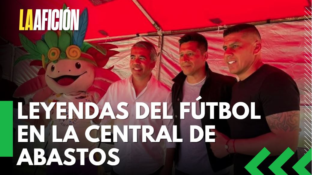 Leyendas del Tri firman autógrafos en la Central de Abasto