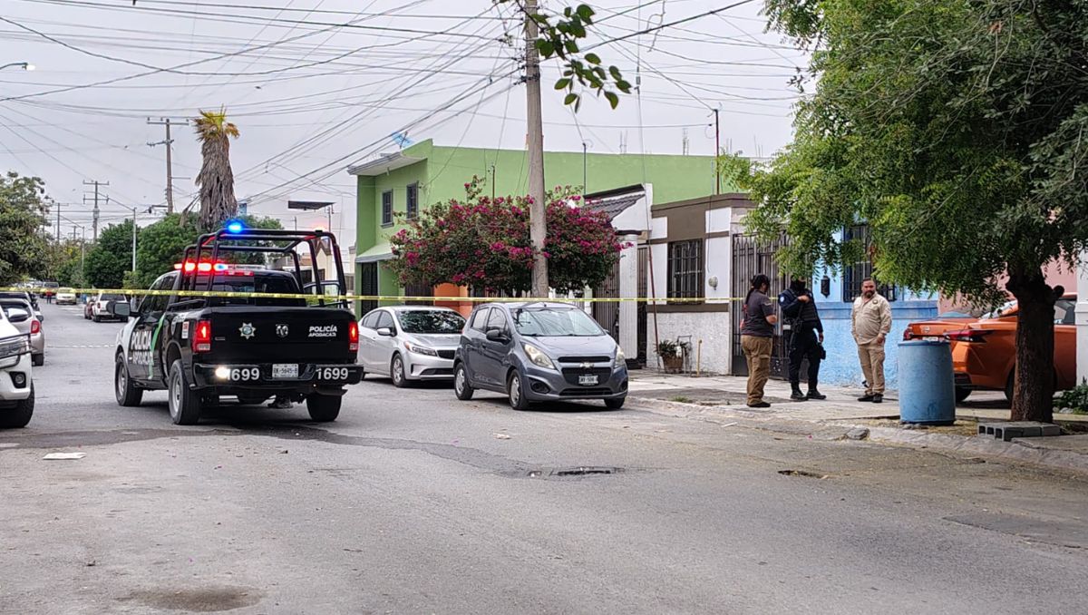 Policías de Apodaca acordonaron y resguardaron la zona. Agustín Martínez