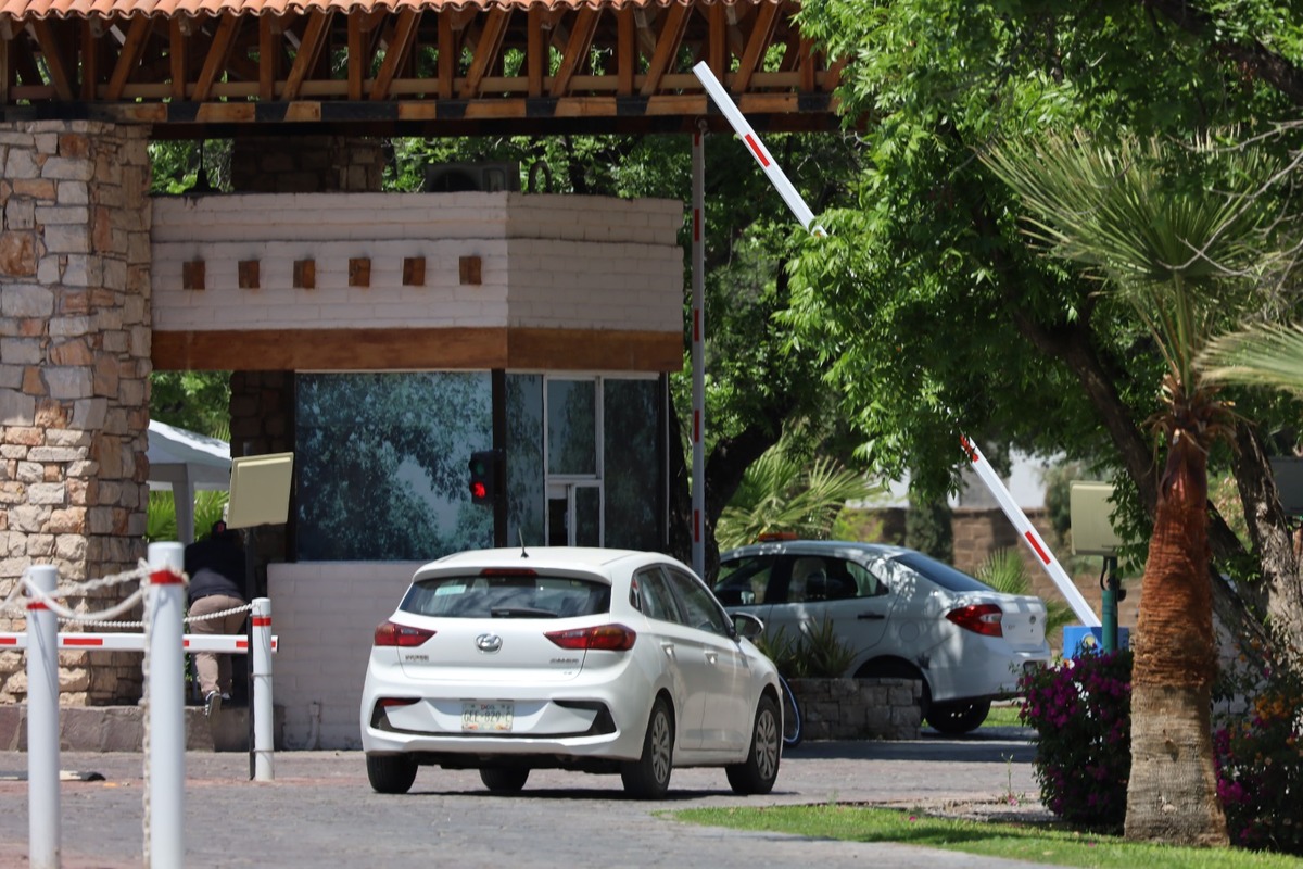 Reglamentos de fraccionamientos de acceso controlado al margen de lo que indica la ley. (Verónica Rivera)