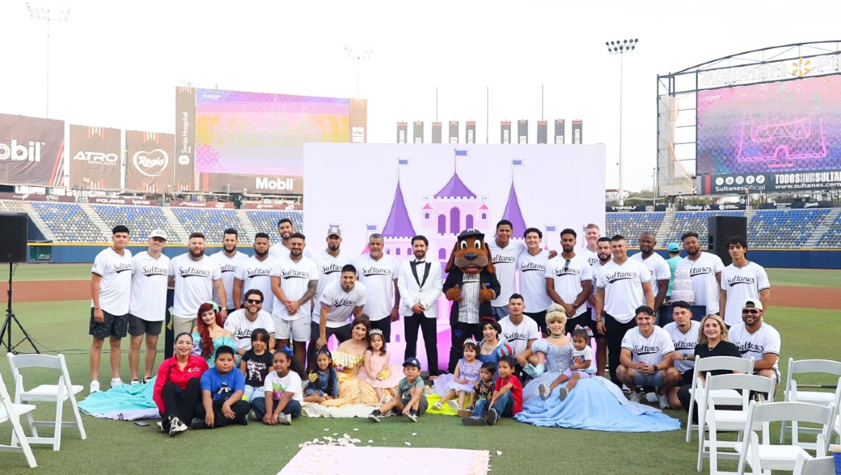 Sultanes de Monterrey cumple el sueño de Alisson y Aitana con fiesta de XV años en el Walmart Park (Jorge López)