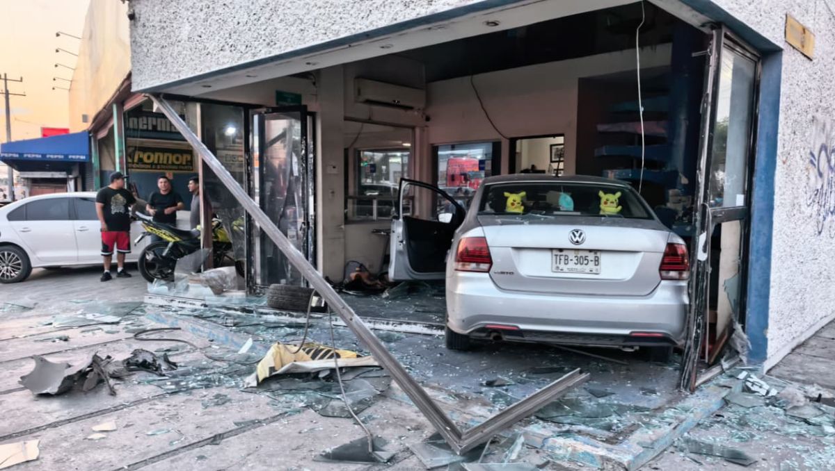 El accidente se registró en el cruce de las avenidas Pablo Livas y Santa Rosa de Lima. | Especial