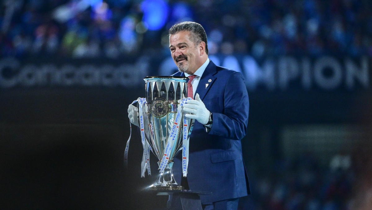 Carlos Hermosillo considera que Nicolás Larcamón podría salir de Cruz Azul si no es campeón (Imago7)