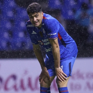 Nicolás Ibáñez tuvo que salir de cambio ante América debido a una lesión, y ahora Cruz Azul ha informado la gravedad y el estado del futbolista