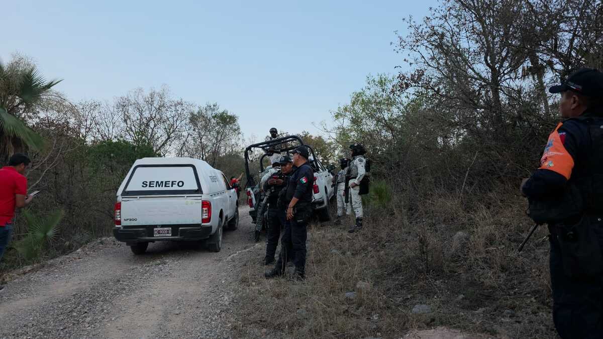 El cuerpo fue resguardado hasta que le realizaron los servicios periciales. | Foto: Rogelio Agustín