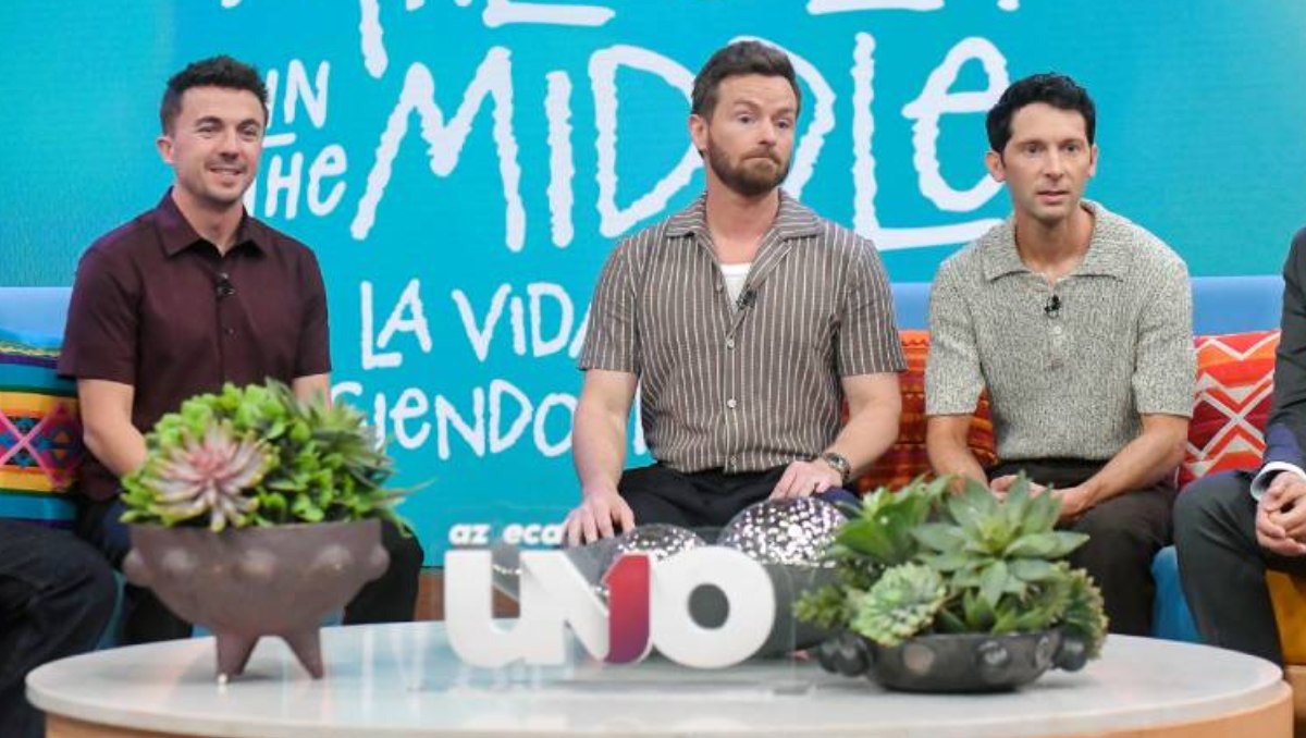 El elenco de Malcolm el de en medio reacciona a su éxito en México y revive la icónica escena del Komodo 3000