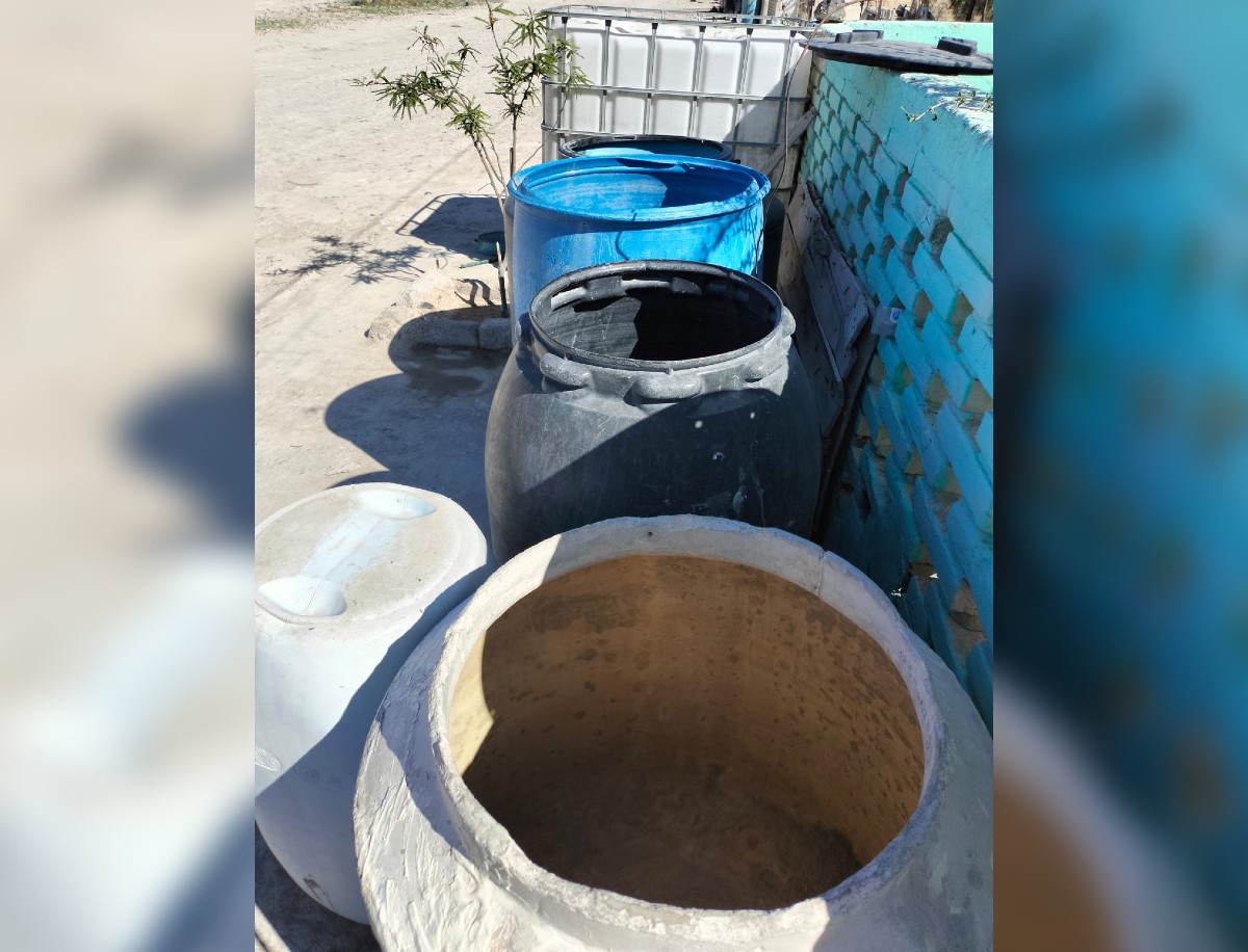 Ante la falta de agua en San Pedro, se puede ver en las calles tambos vacíos  | Damián Ramírez