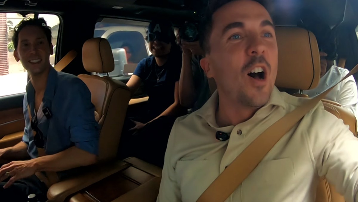 Frankie Muniz aprende grosería con Escorpión Dorado. | FOTO: YouTube PelucheEn ElEstuche