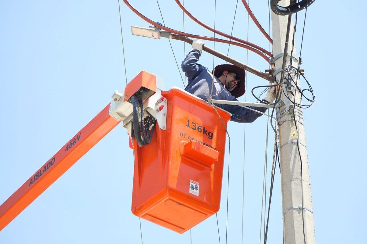 Instalan alumbrado tras 15 años de rezago