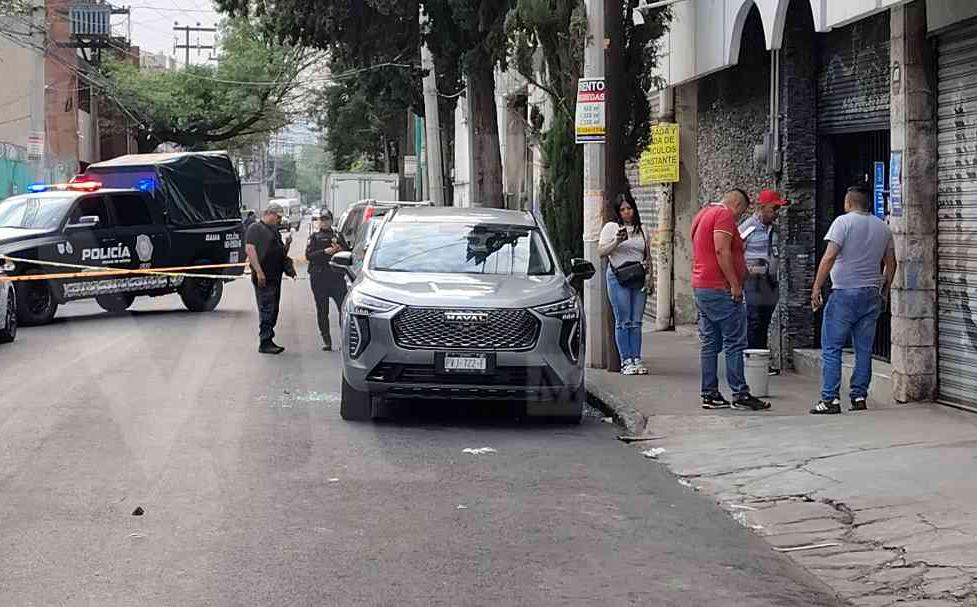 La víctima fue baleada al interior de su propia camioneta.