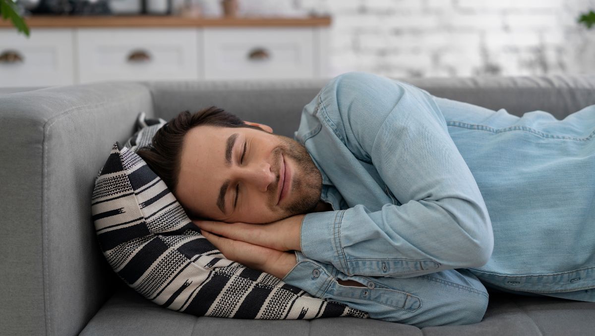 Tomar una siesta podría estar afectando tu salud. Estas son algunas recomendaciones respaldadas por especialistas para aprovechar estos breves descansos.