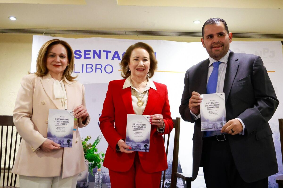 La ministra Yasmín Esquivel durante la presentación del libro 'Reflexiones sobre la elección judicial 2025 en México'. (Especial)