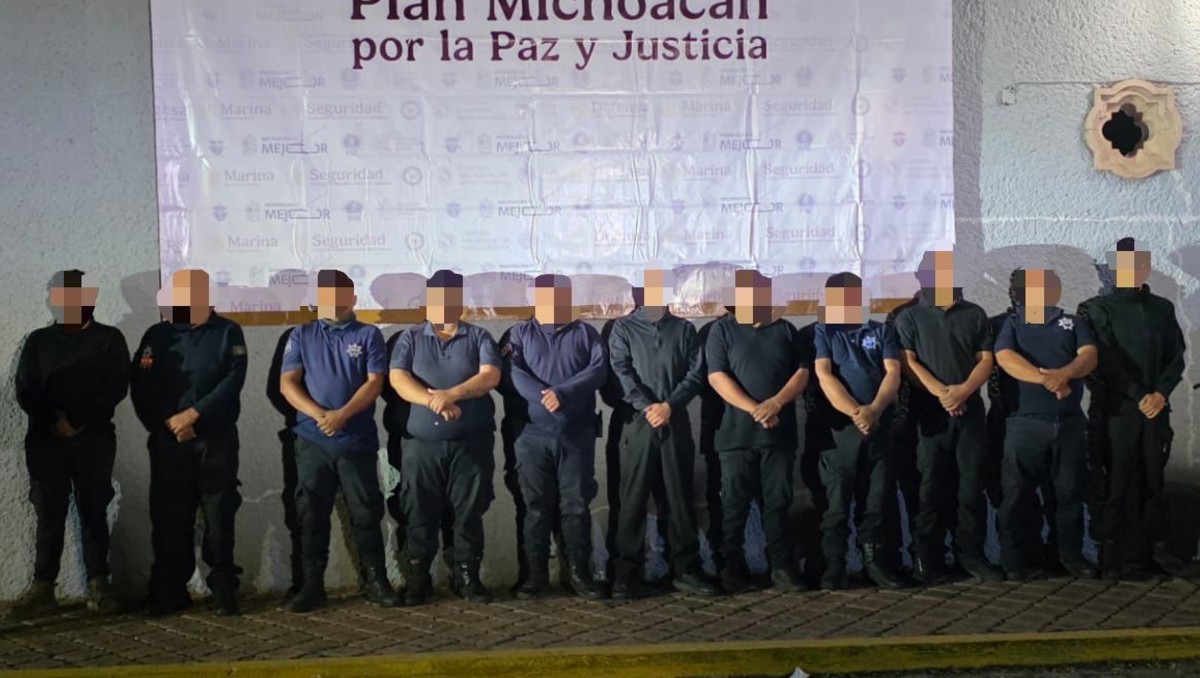 Once policías municipales de Ecuandureo fueron detenidos por vínculos con el CJNG en Michoacán. | Especial