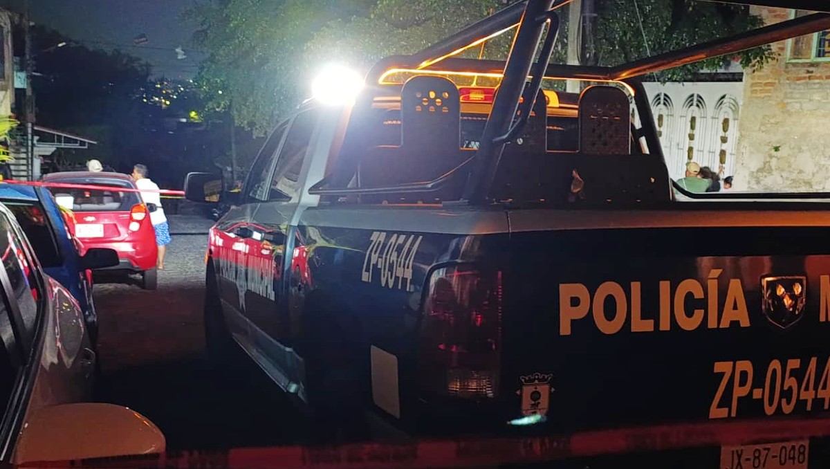 Policías acudieron al lugar del accidente en una casa de Zapopan (Vicente Torres Alfaro)