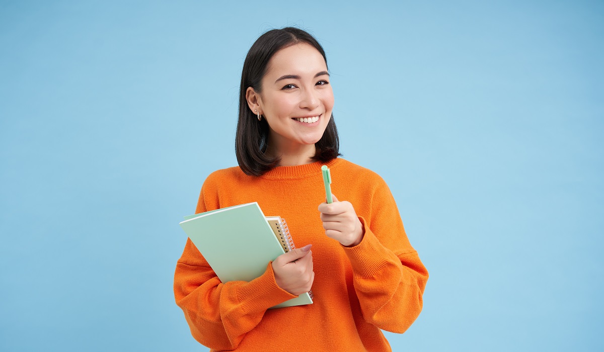 Estos programas ofrecen una ruta de acompañamiento educativo que abarca desde la secundaria hasta la universidad. (freepik.es)