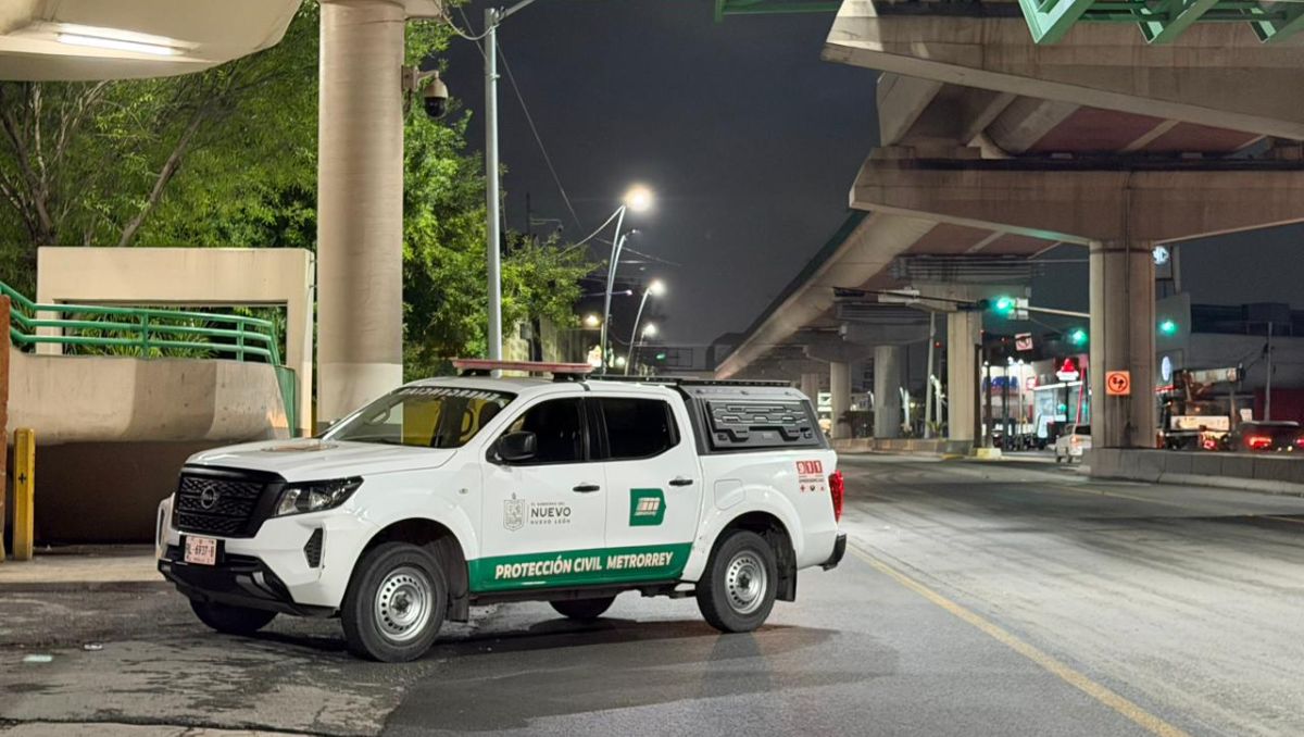 La zona fue resguardada y abanderada por elementos de Tránsito y Protección Civil Metrorrey. Fernanda Pérez