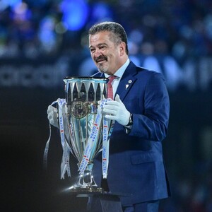 Carlos Hermosillo lanzó una dura crítica a Nicolás Larcamón y dijo que si no hace campeón a Cruz Azul podría salir por la puerta de atrás