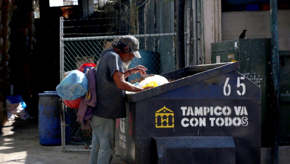 Gobierno estatal trata de reducir el índice de pobreza con la entrega de paquetes. (Yazmín Sánchez)