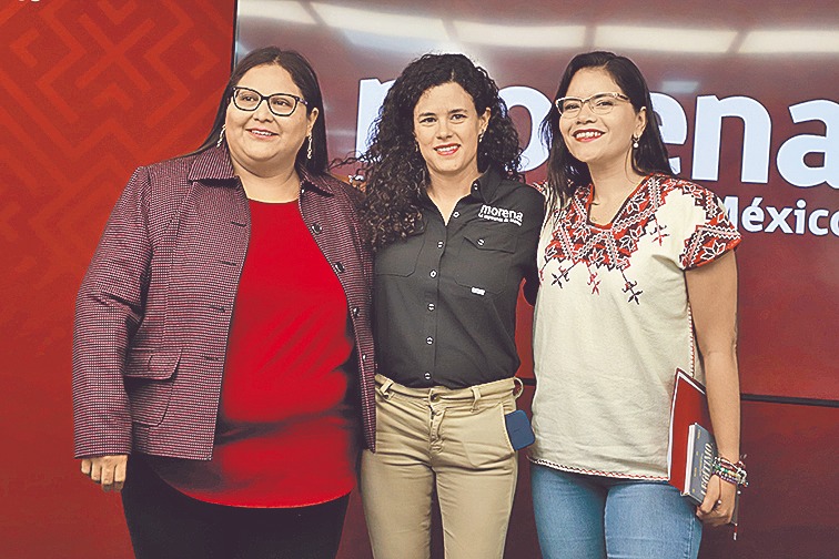 Hernández, la lideresa guinda y Carolina Rangel. J. C. Bautista