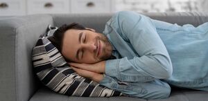 Tomar una siesta podría estar afectando tu salud. Estas son algunas recomendaciones respaldadas por especialistas para aprovechar estos breves descansos.