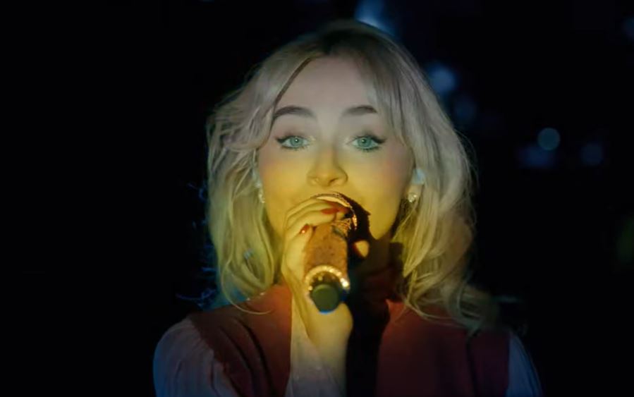 Sabrina Carpenter. | Captura