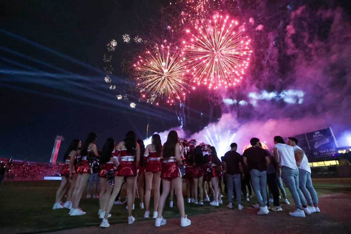 El acto inaugural comenzó a las 19:00 horas con la participación de las Fuerzas Armadas de México en el Estadio Revolución. | Verónica Rivera