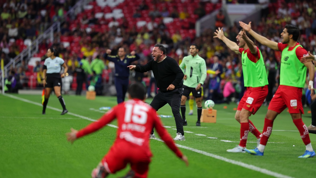 Antonio Mohamed fue captado haciendo un polémico gesto en América vs Toluca (Imago7)