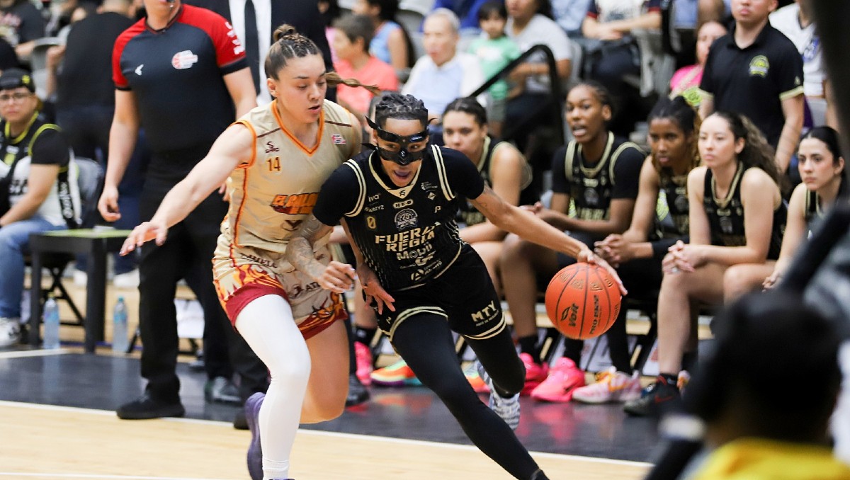 Delicia Washington en la victoria de Fuerza Regia Femenil ante El Calor de Cancún (Roberto Alanís)