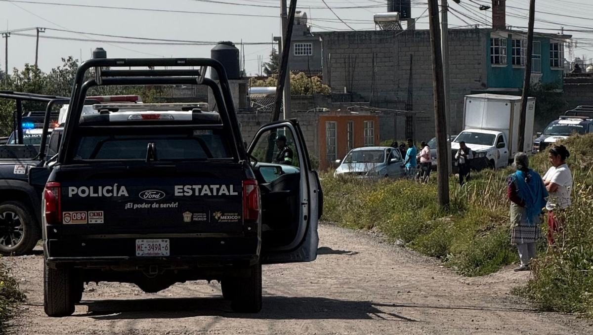 Mujer fue encontrada sin vida en camino de terracería en Toluca; autoridades indagan posible feminicidio. Foto: Mario C. Rodríguez