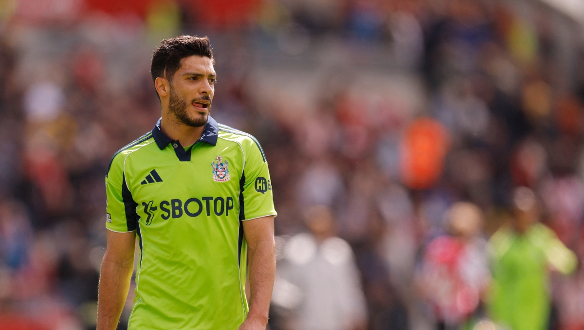 Raúl Jiménez no logra anotar en el empate a cero goles entre Brentford y Fulham (Reuters)