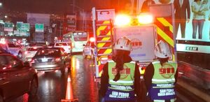 Las tripulantes del vehículo particular no presentaron lesiones; mientras que dos pasajeras de la ruta fueron atendidas en el sitio.