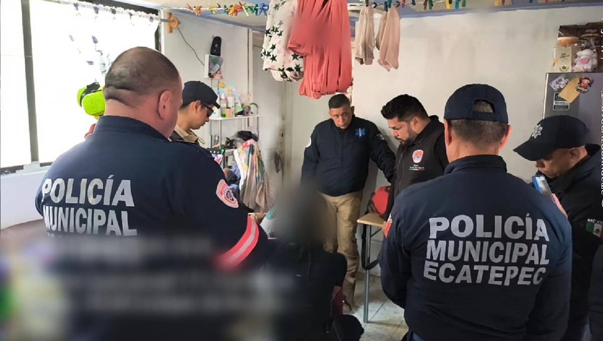 La adulta mayor fue localizada en un departamento junto a dos perritos. Foto: (Especial)