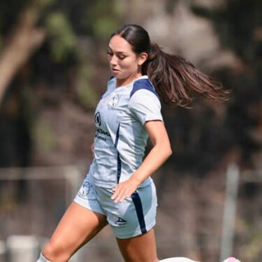 Alyssa Jazmine Oviedo Reyes, mediocampista ofensiva del Club Puebla Femenil, fue convocada por la selección de República Dominicana