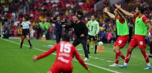 La expulsión de Helinho y el vulgar gesto de Antonio Mohamed desataron broncas en el América vs Toluca de la jornada 15 de Liga MX