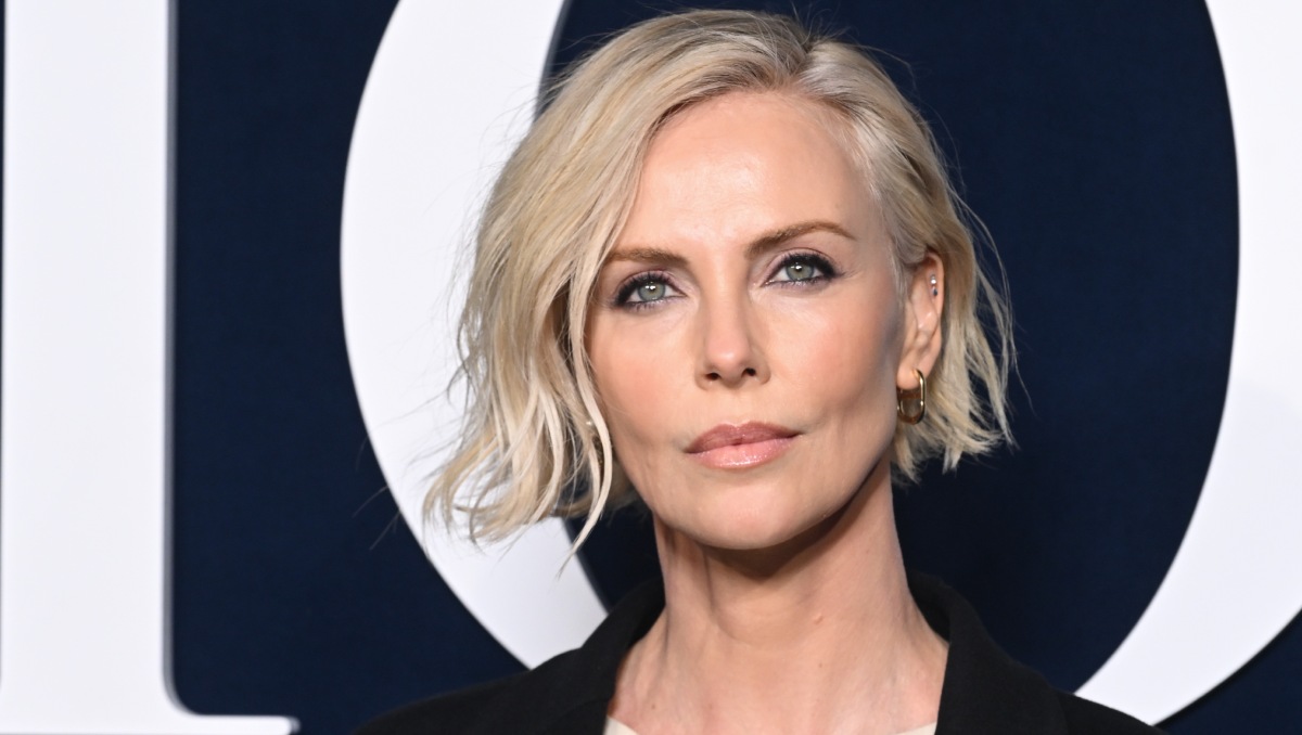 Charlize Theron habló de un momento que marcó su adolescencia tras la muerte de su padre | Foto: redes