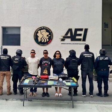 El conductor de un Mazda 6 hizo caso omiso a un alto marcado por las autoridades, lo que desencadenó una persecución que culminó en una zona de terracería.