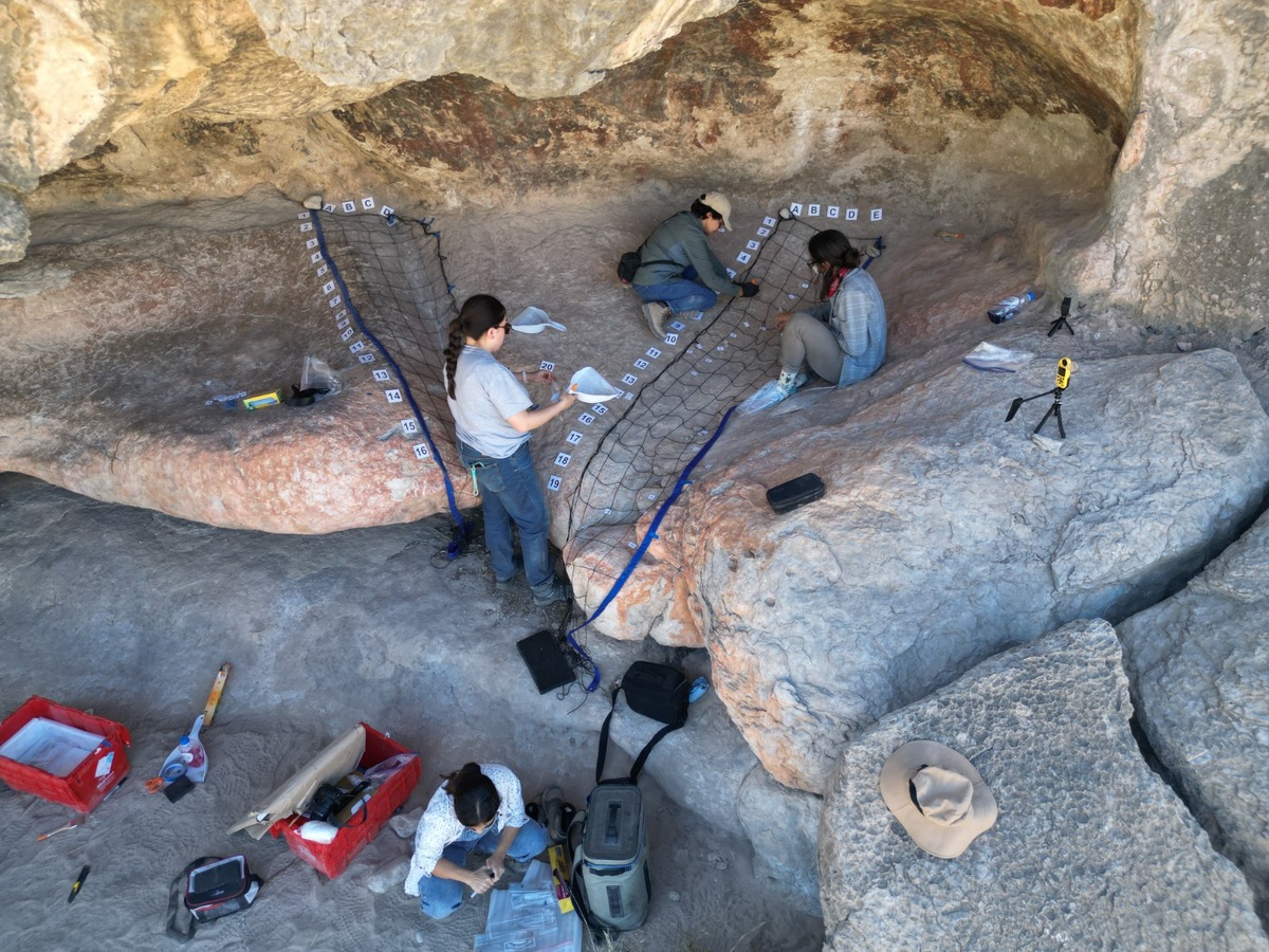 Especialistas de la CNCPC trabajan en la rehabilitación de sitios dañados en Cuatro Ciénegas.| Especial.