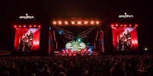 La tormenta fue parte del espectáculo en el Machaca, donde la música sonó más fuerte que la lluvia.