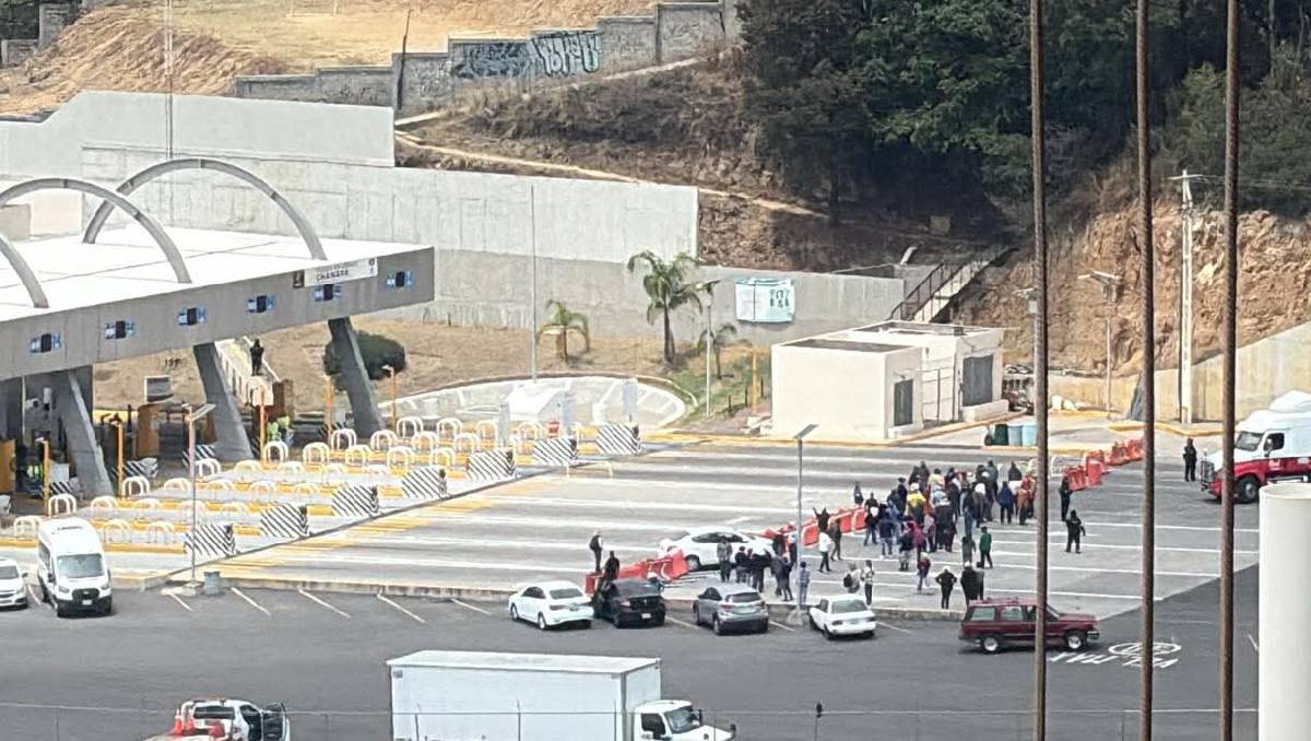 Los manifestantes asegura que hay estudios que comprueban la contaminación de los manantiales. Foto: (Especial)