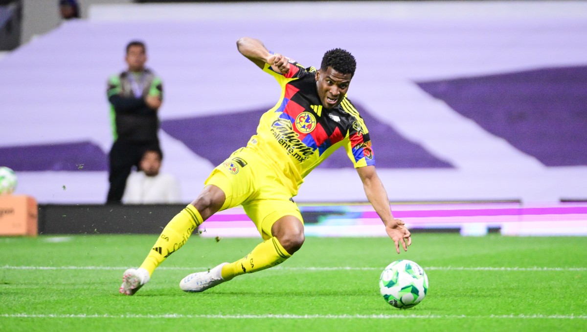 'Pantera' Zúñiga comete 'terrible pifia' sin portero en el América contra Toluca (Imago7)