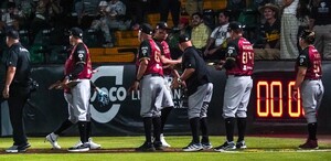 Pericos de Puebla suman su segunda derrota ante Guerreros de Oaxaca en la serie inaugural de la Liga Mexicana de Beisbol