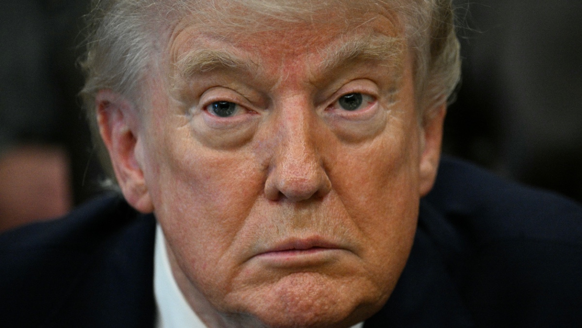 Trump amenaza con bombardear las centrales eléctricas en Irán. | AFP