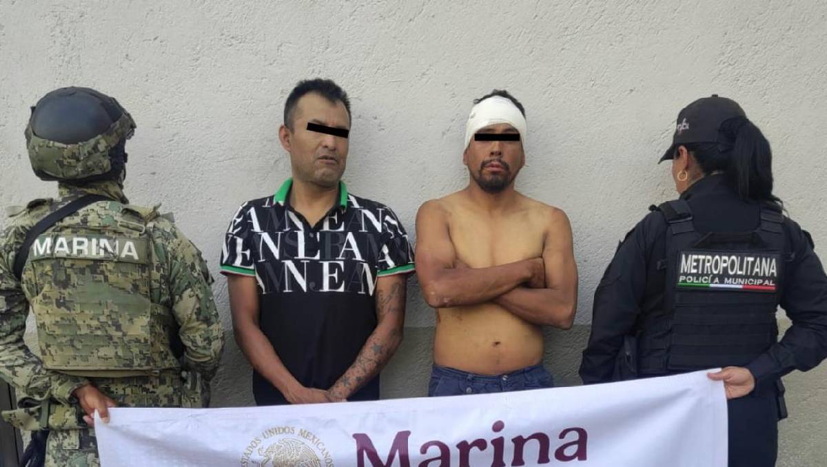 Los vecinos señalaron a los hombres como los responsables del incendio en Ecatepec. Foto: (Especial)