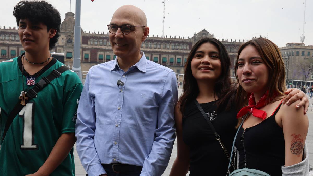 Volker Türk diálogo con jovenes sobre la importancia de los derechos humanos. Foto: (Especial)
