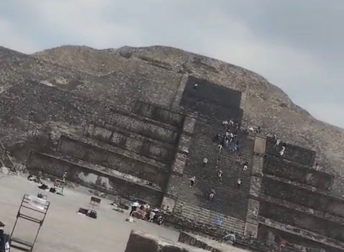 Agresión en las pirámides de Teotihuacán