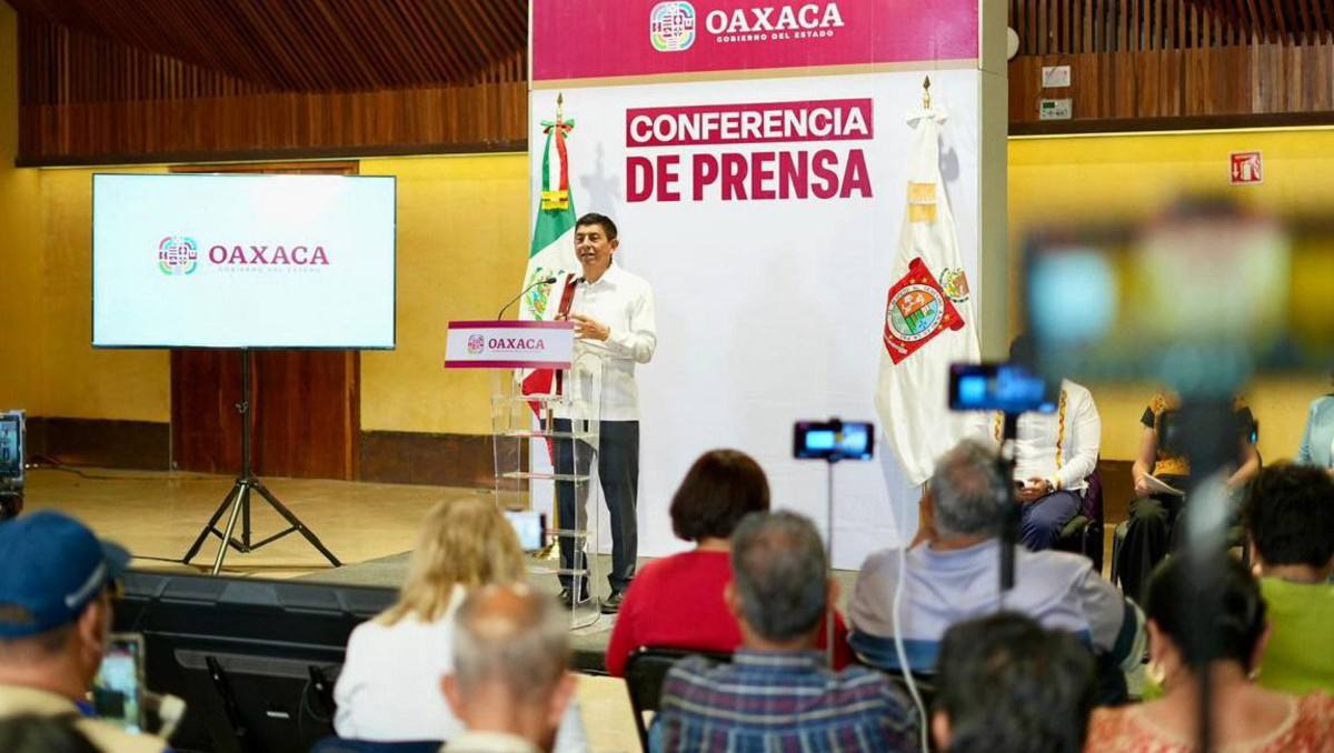 Conferencia de prensa encabezada por el Gobernador Salomón Jara Cruz. | Especial