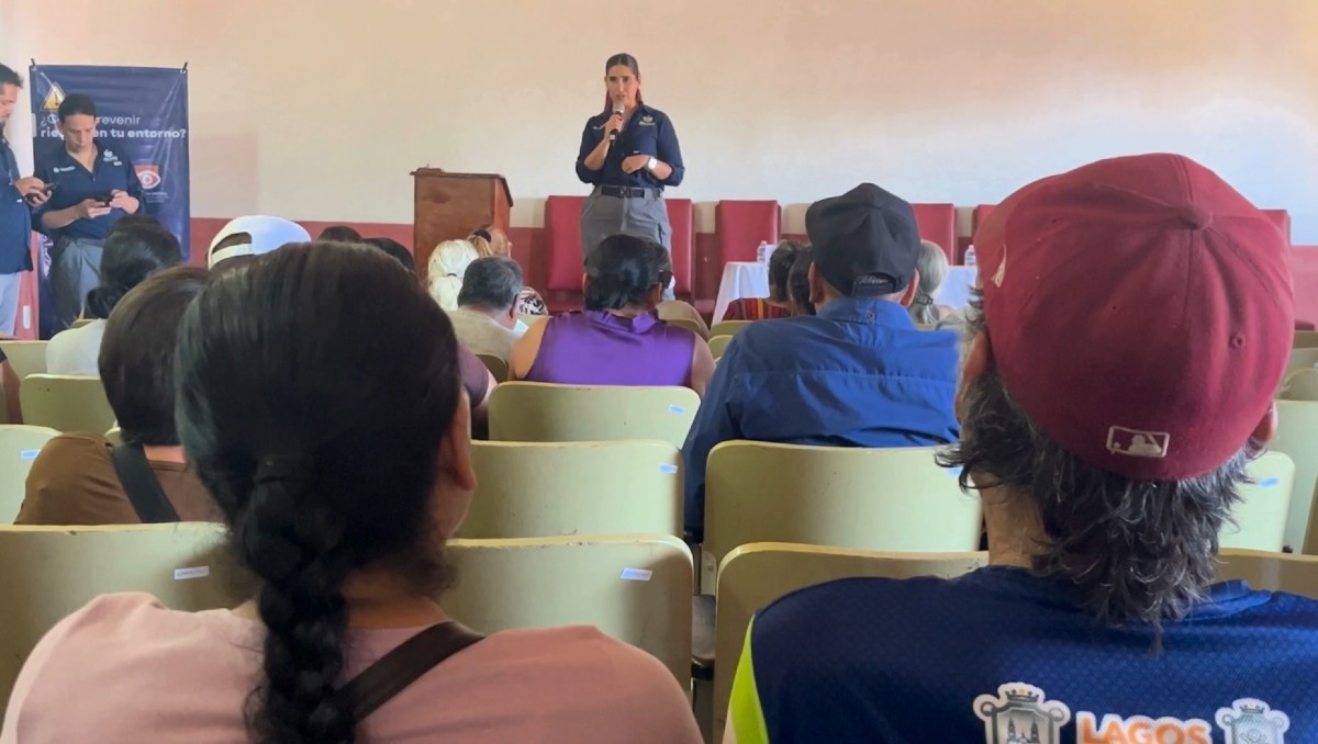 Funcionarios estatales acudieron a una reunión con colectivos de búsqueda en Lagos de Moreno (Cortesía)