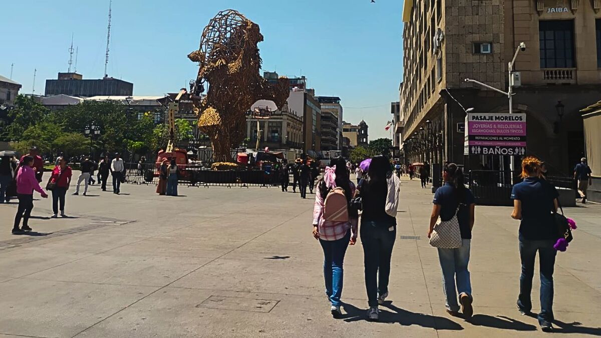 Descubre todo sobre GDLUZ 2026 en el Centro Histórico de Guadalajara. Conoce las 5 zonas temáticas, horarios de shows, cierres viales y recomendaciones