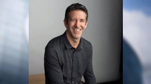 Antes de incorporarse a Apple, John Ternus trabajó como ingeniero mecánico en Virtual Research Systems. | Especial