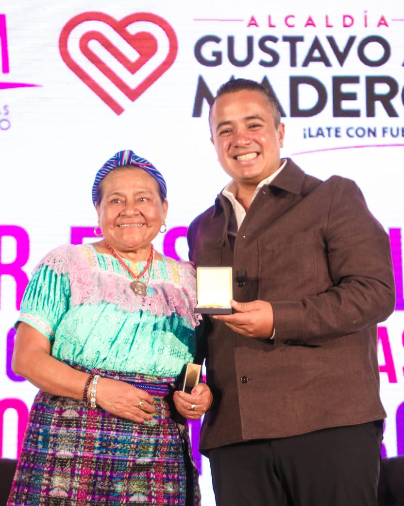 Janecarlo Lozano en el cierre de la FILGAM.